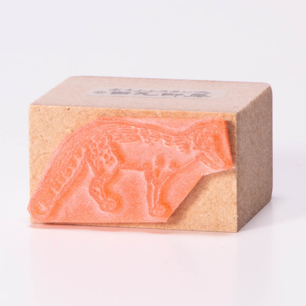 Fox facing left