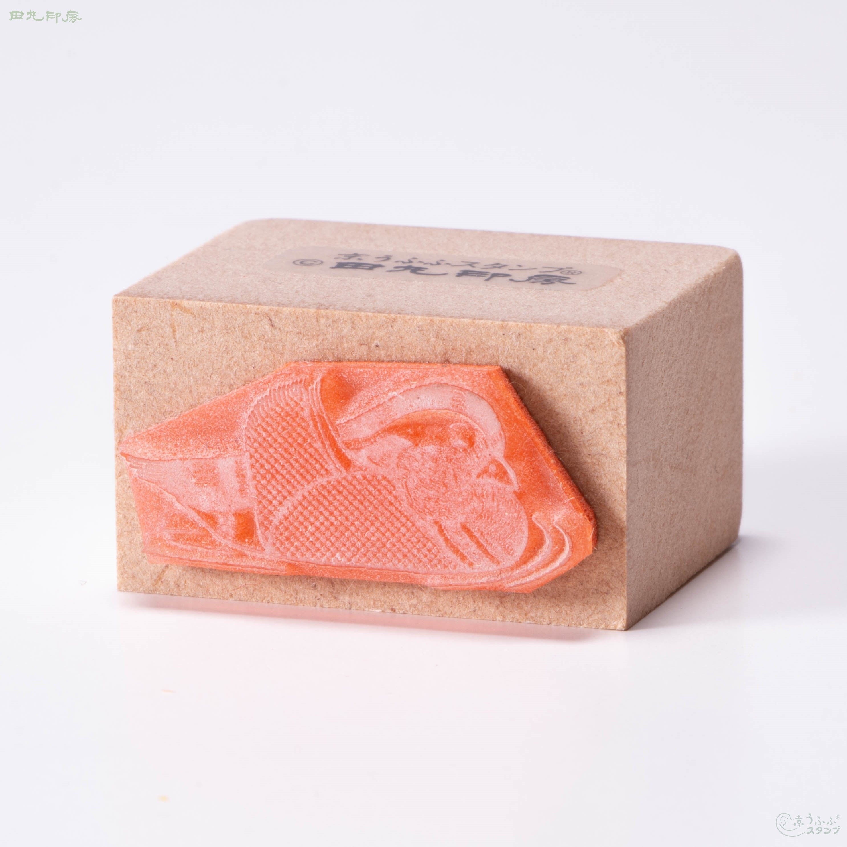 Left facing mandarin orange