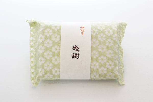 Gift wrapping (gifts)