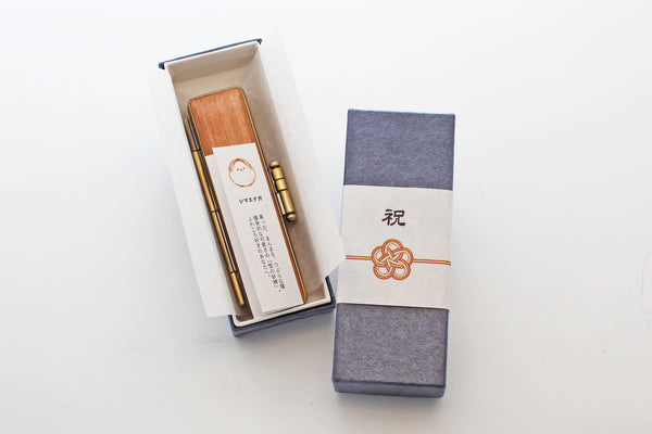 Gift wrapping (gifts)
