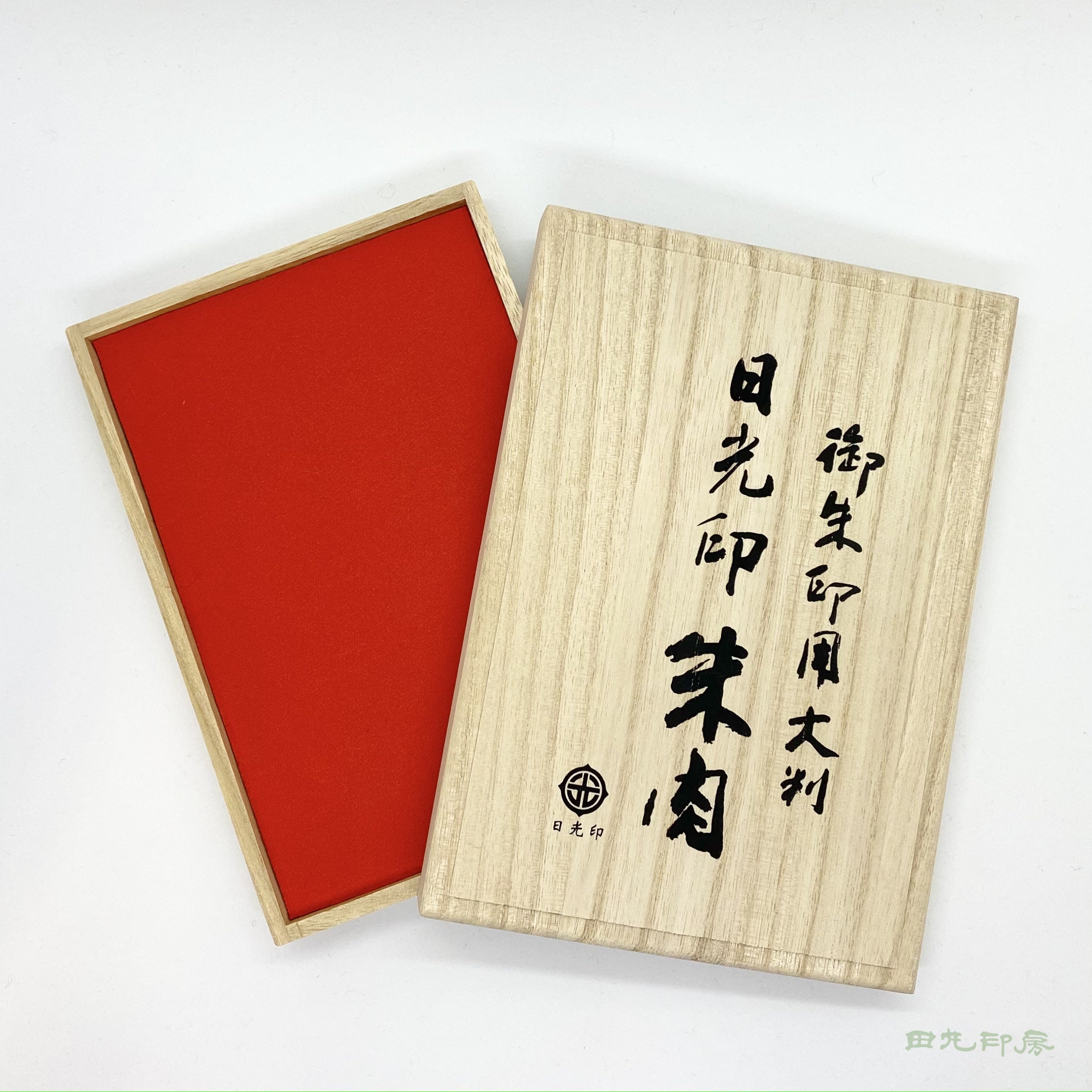 Goshuin的大紅色墨水(在Paulownia Box中)